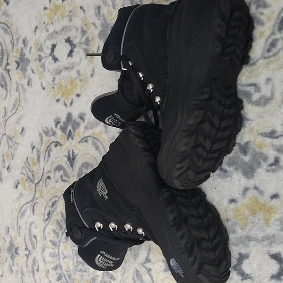 The North Face Black Insulated Winter Boots - Picture 7 of 10